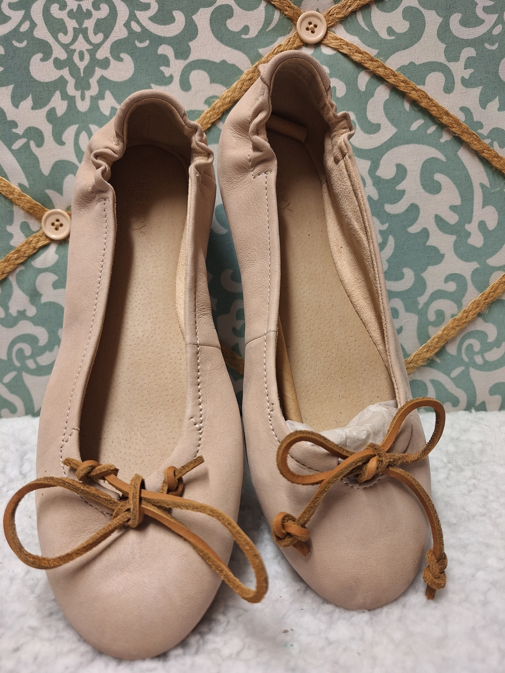 New Sperry Women's Light Beige Leather Ballet Flats with Bow